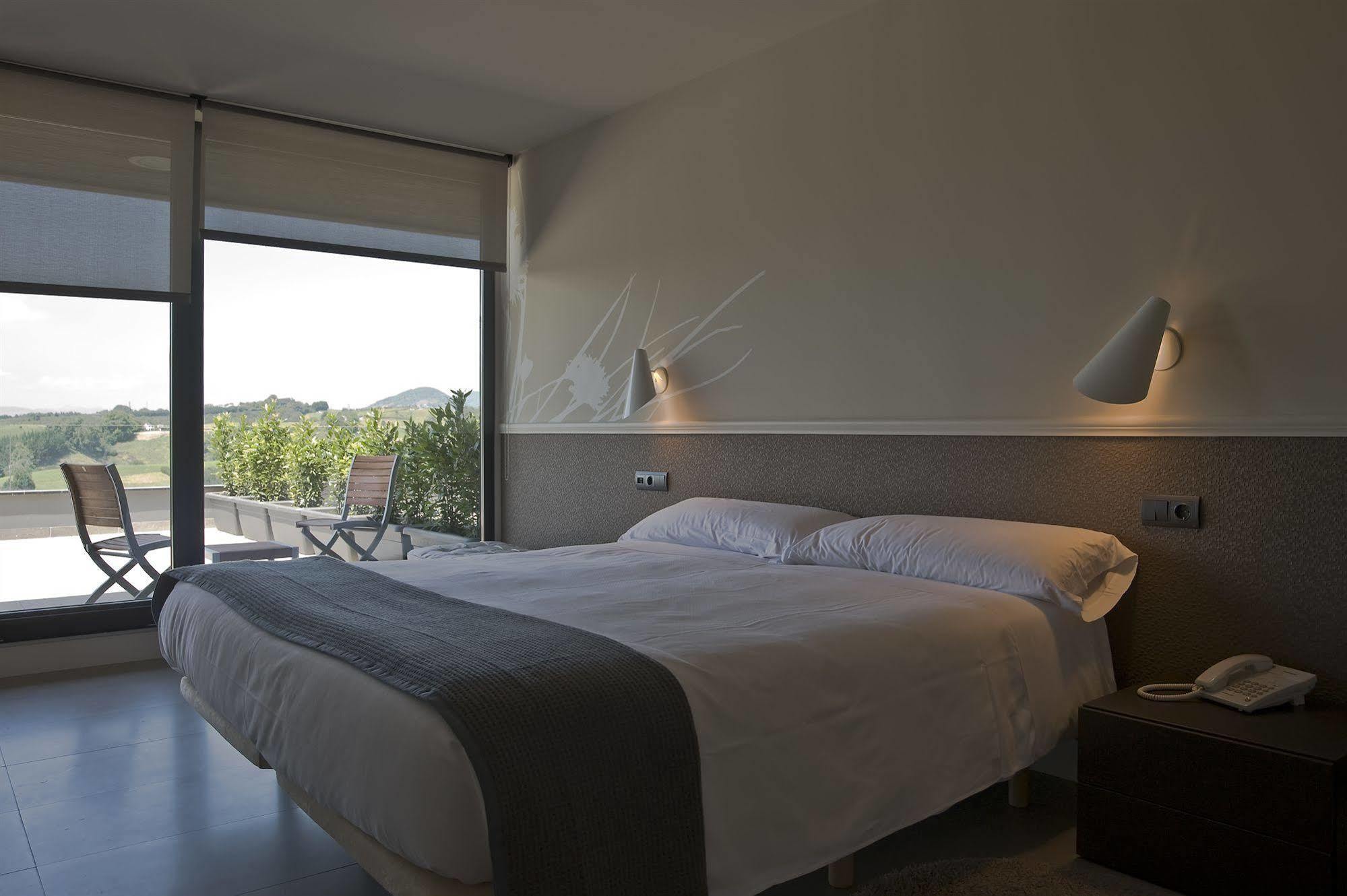 Irenaz Resort Apartamentos Сан Себастиан Стая снимка
